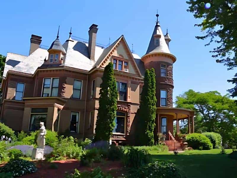 Henderson Castle
