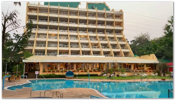 high tide resort aksa
