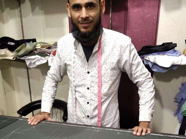 Tipping a tailor in India